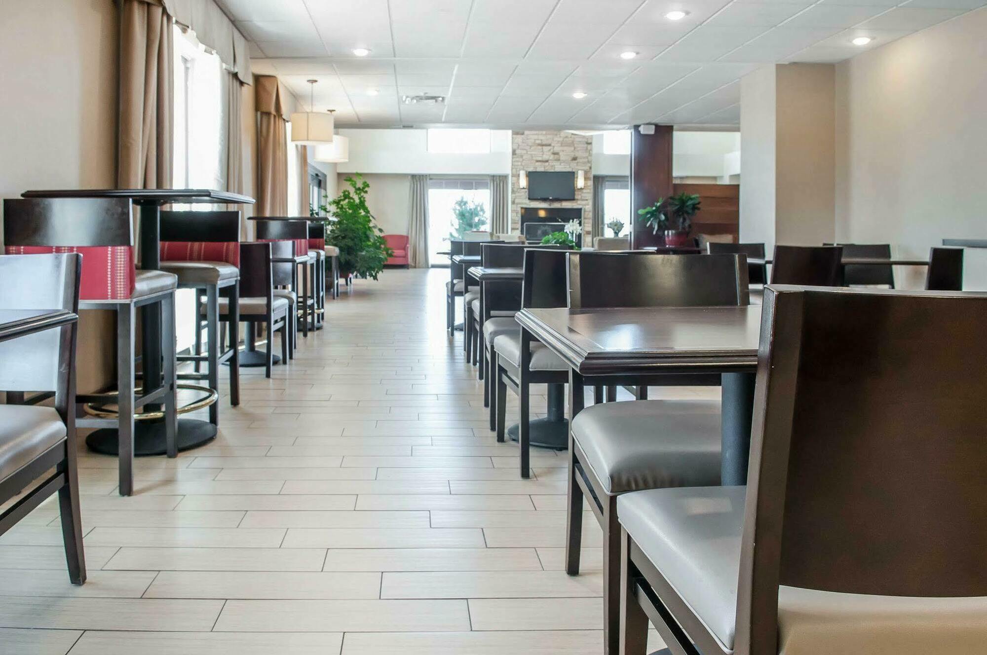 Comfort Suites Фармингтон Экстерьер фото