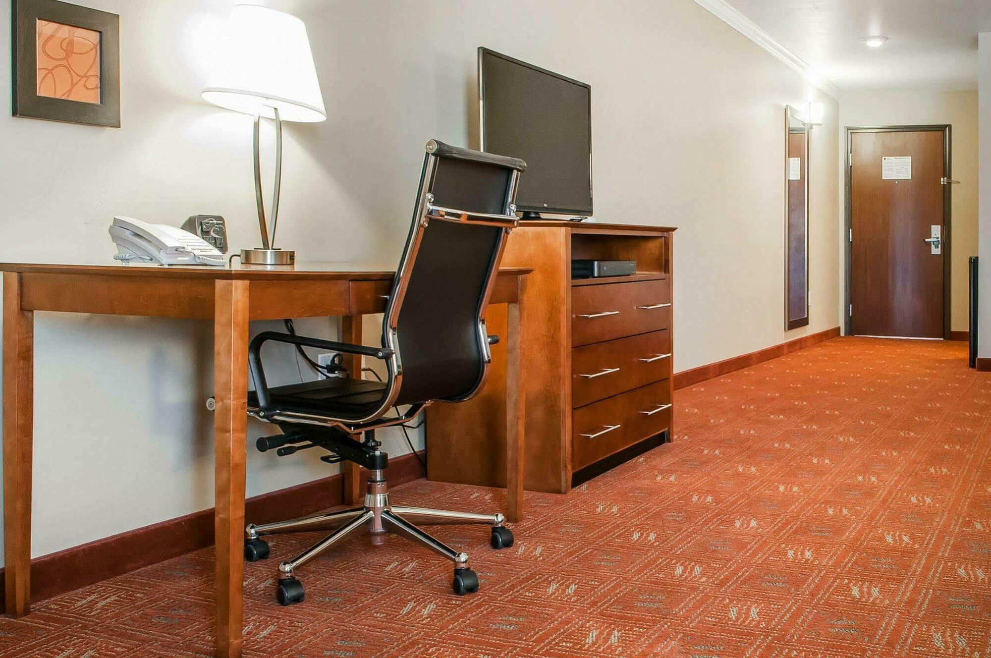 Comfort Suites Фармингтон Экстерьер фото