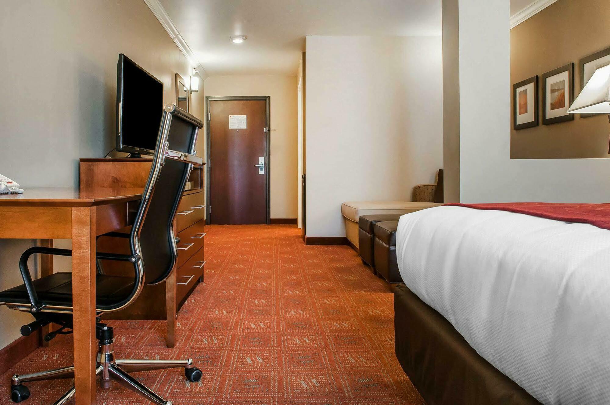 Comfort Suites Фармингтон Экстерьер фото
